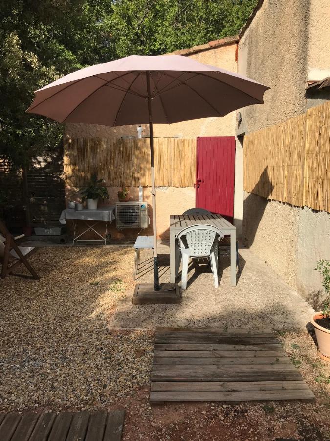 Source D'Harmonie L'Ecureuil Terres Rouges La Rocaille L'Olivier Daire Meyreuil Dış mekan fotoğraf